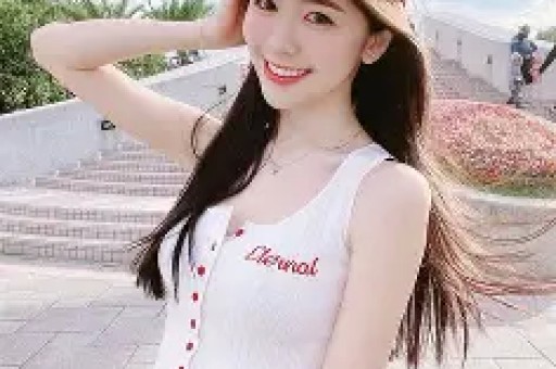 女星超大牌排场惹热议与男助理亲密举动引全网吵翻